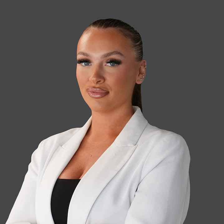 Laura Macklin, Dubai Real Estate Agent 3 properties
