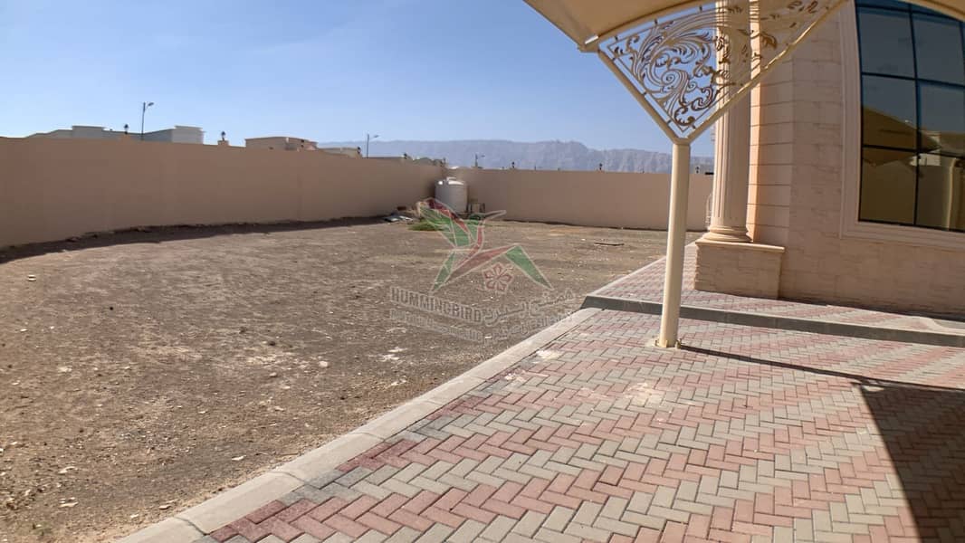 Lavish BrandNew Villa Located at the Street Corner