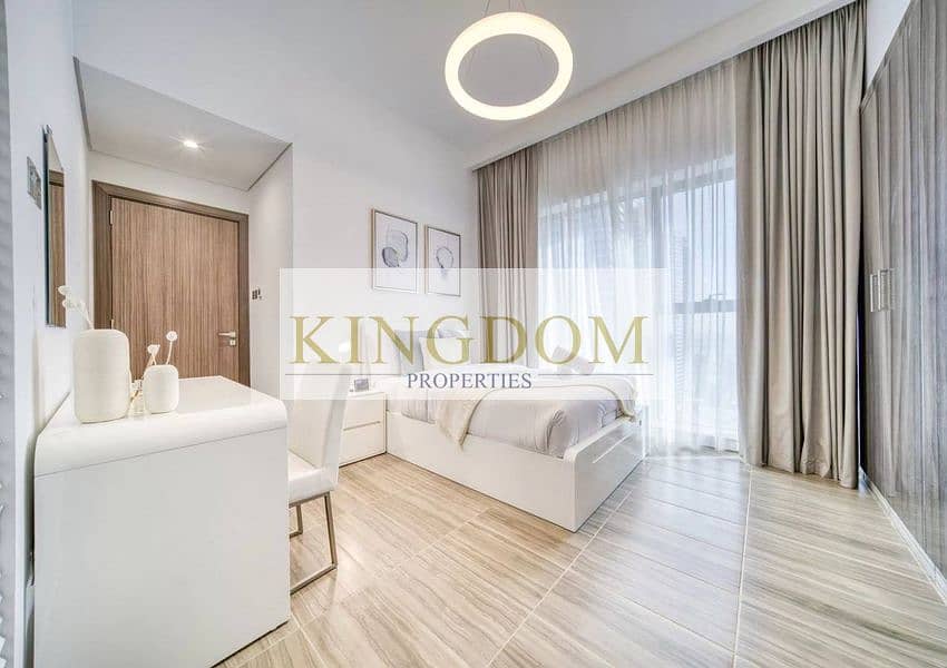 VASTU LAKE VIEW NEAR METRO 2 BEDROOMS + MAID.