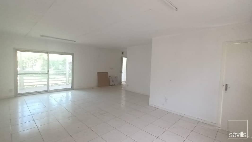 Spacious 3 Bedroom Villa Al Yarmook Halwan