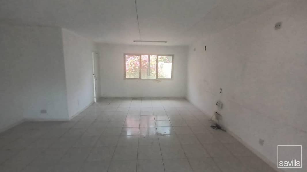 Spacious 3 Bedroom Villa Al Yarmook Halwan