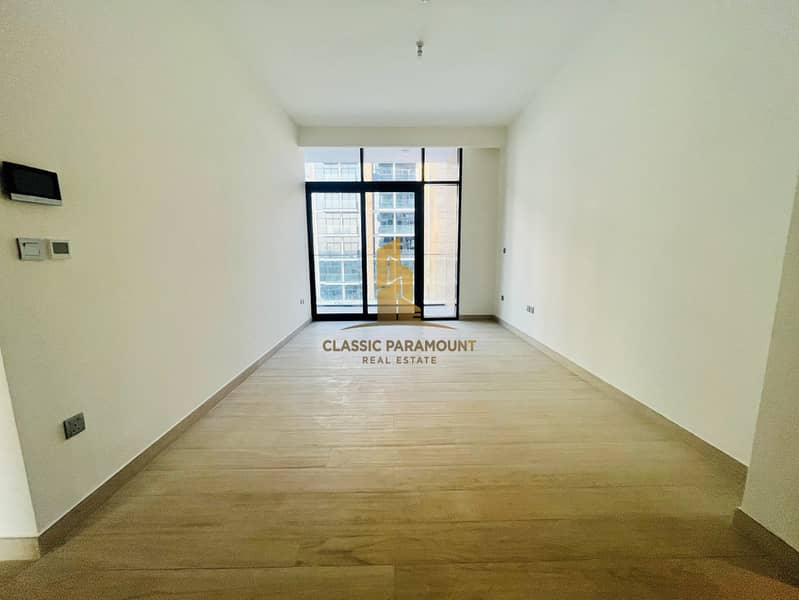 Brand New Corner Apartment Chiller Free