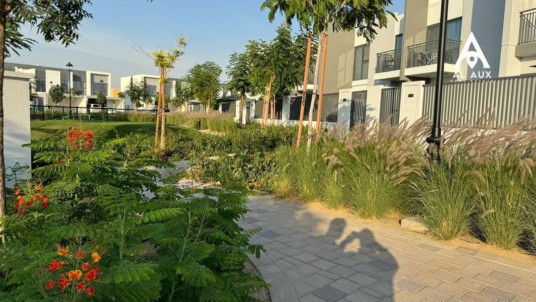 Brand New Villa Corner Unit near to pool and park