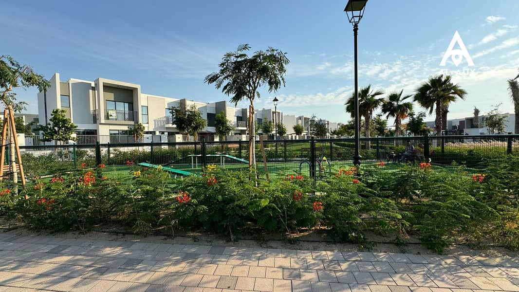 Brand New Villa Corner Unit near to pool and park