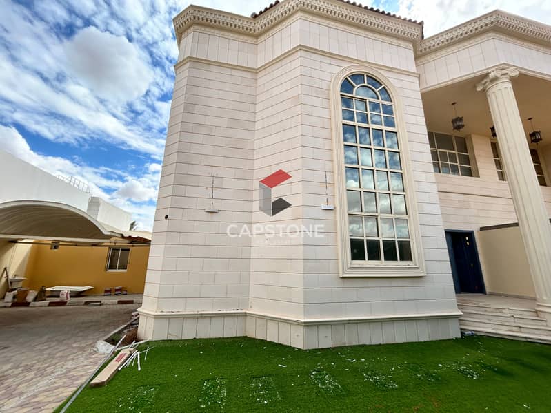 Stunning SemiDetached Villa Prime Location