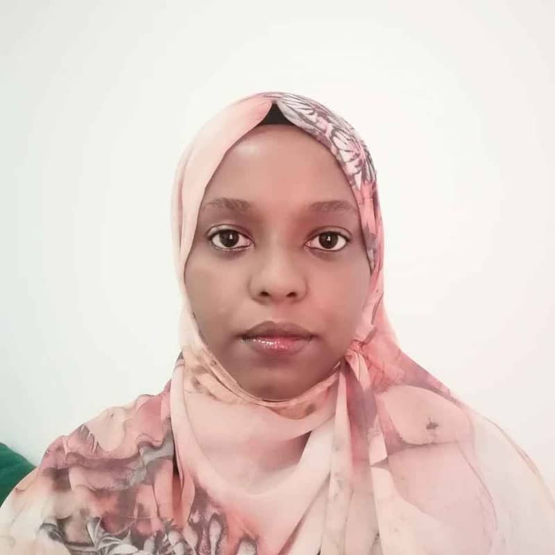 Fatima Ali from Al Darb Al Akhdar real estate 1 properties