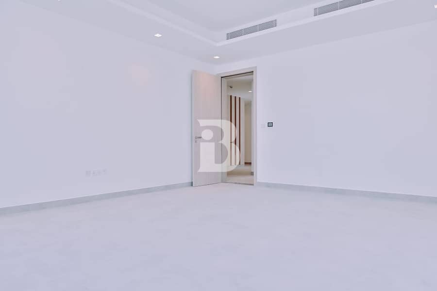 Big Layout Brand New Villa Prime Location