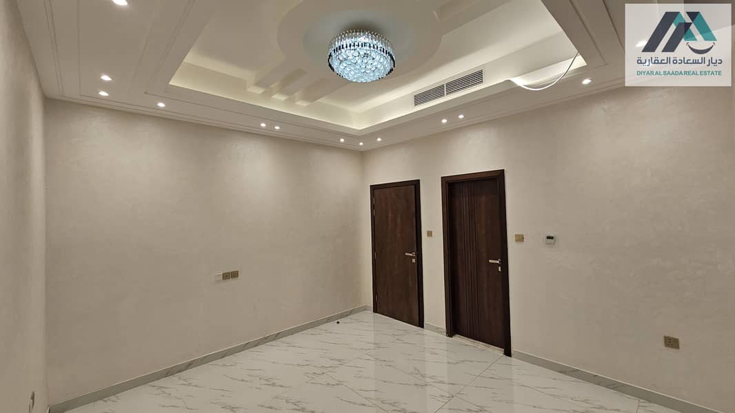Villa for rent in Al Yasmeen 5 rooms, a living room, a hall and a maid