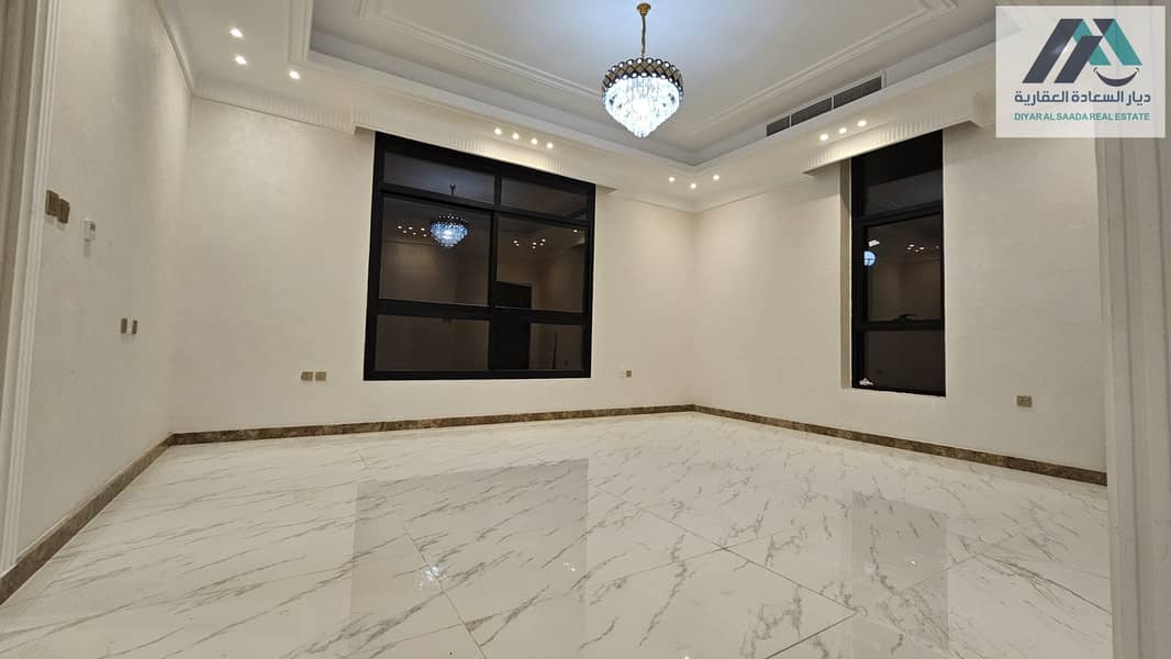 Villa for rent in Al Yasmeen 5 rooms, a living room, a hall and a maid