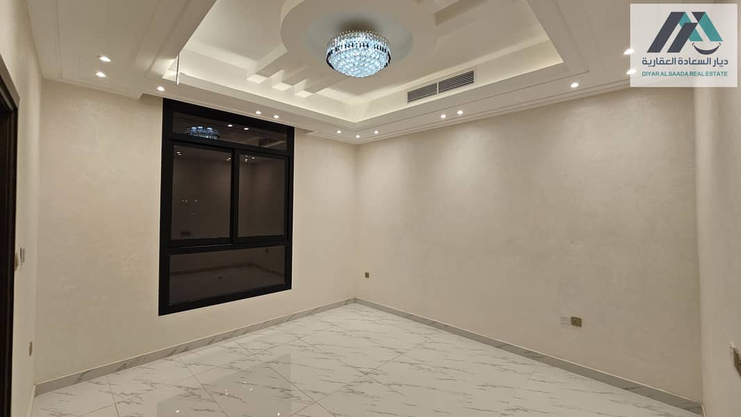 Villa for rent in Al Yasmeen 5 rooms, a living room, a hall and a maid