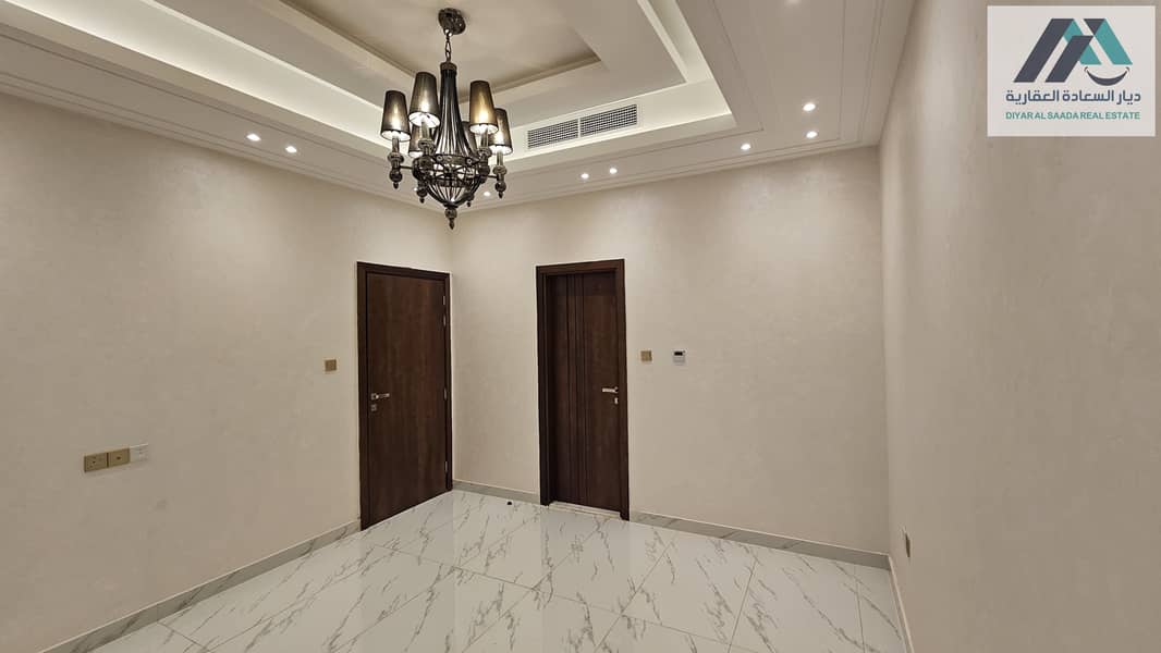 Villa for rent in Al Yasmeen 5 rooms, a living room, a hall and a maid