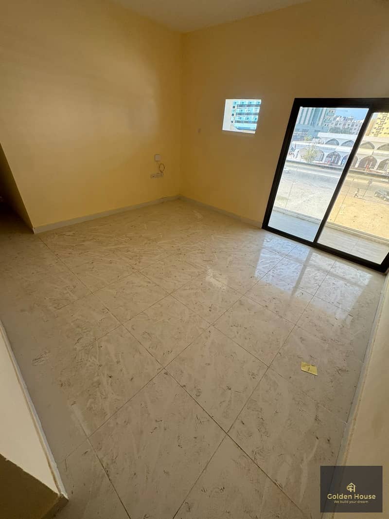 Apartment with two rooms, a hall, a kitchen, 2 bathrooms, and 2