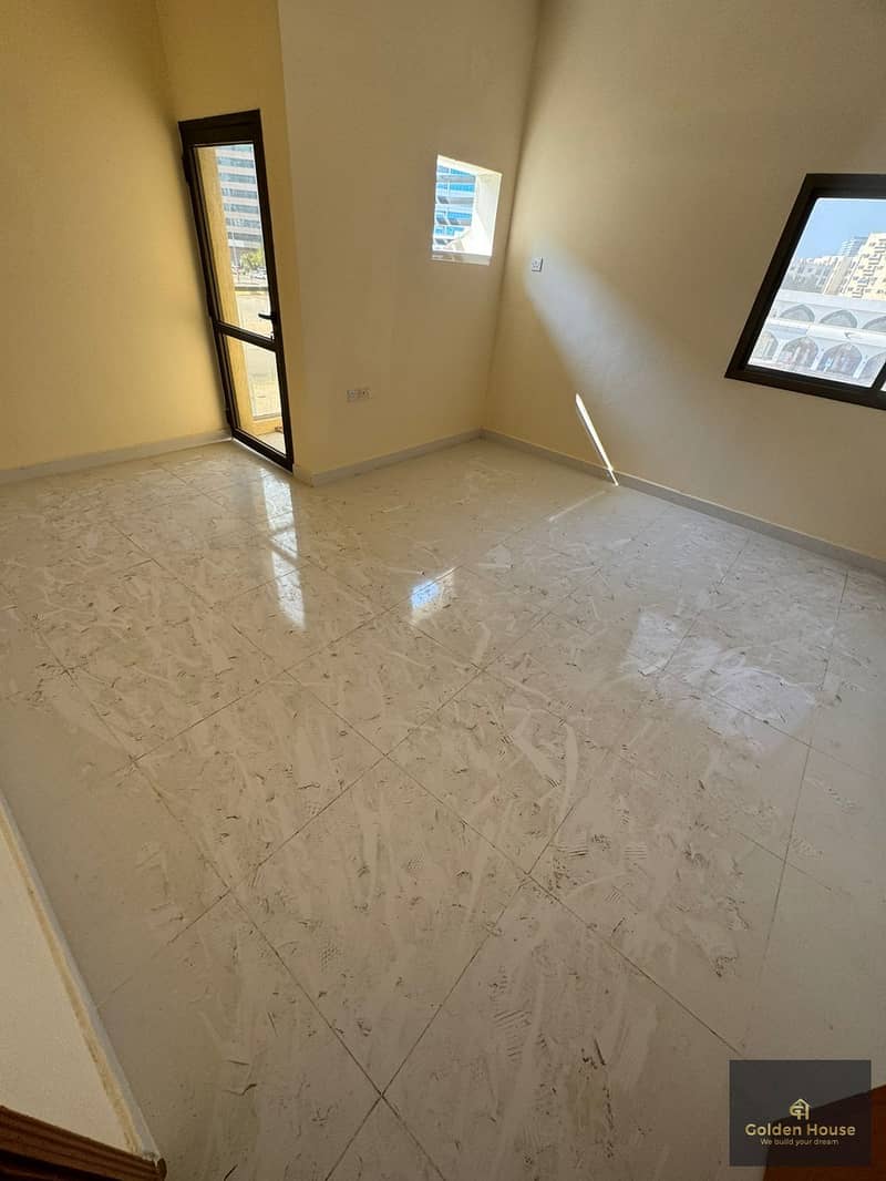 Apartment with two rooms, a hall, a kitchen, 2 bathrooms, and 2