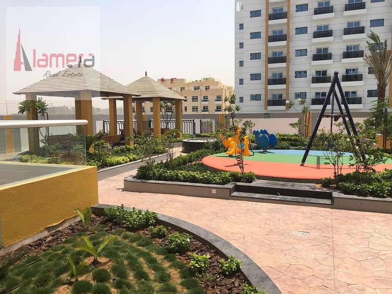 1PARKING / FAMILY BUILDING / KIDS PLAY AREA