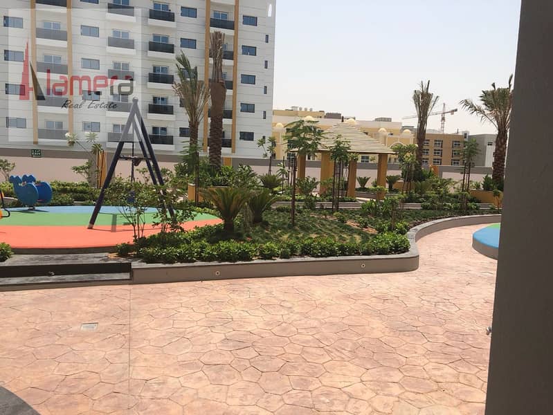 1PARKING / FAMILY BUILDING / KIDS PLAY AREA