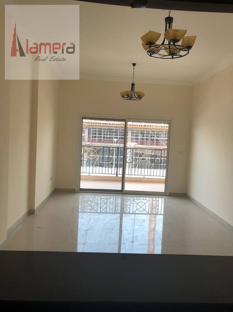 1PARKING / FAMILY BUILDING / KIDS PLAY AREA