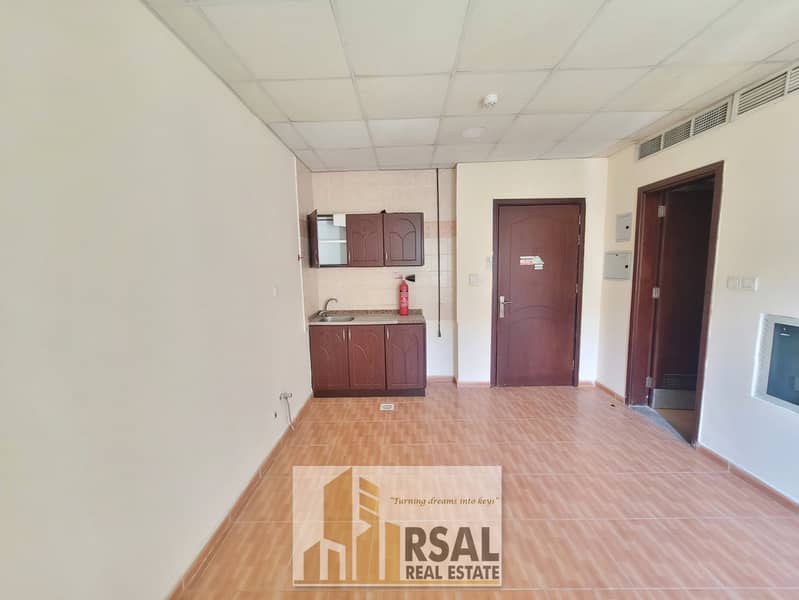 Lavish StudioOpen KitchenFamily BuildingSchool Zone Area