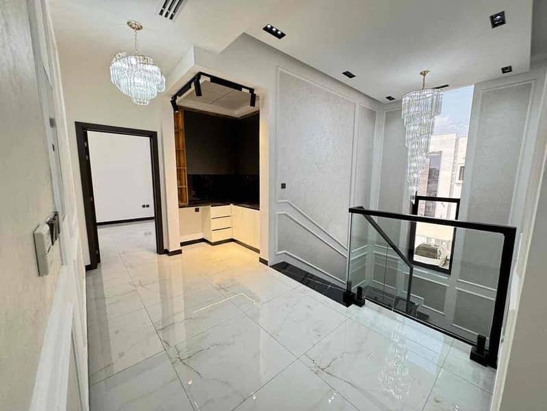 For rent a villa in AlAaliyah Consisting of Five master bedrooms A