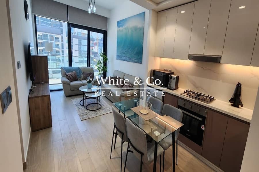 Bright Spacious Fully Furnished