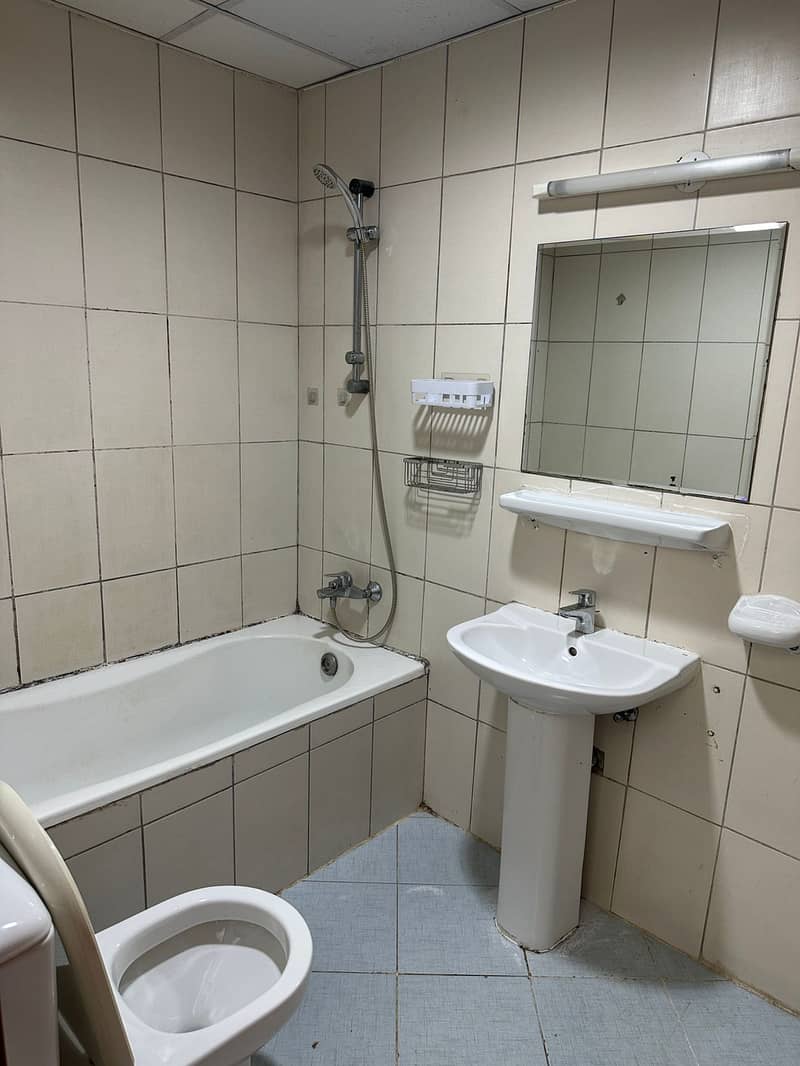 SHARJAH DUBAU BORDER A GOOD LOOKING STUDIO APARTMENT AVAILABLE IN ALYA