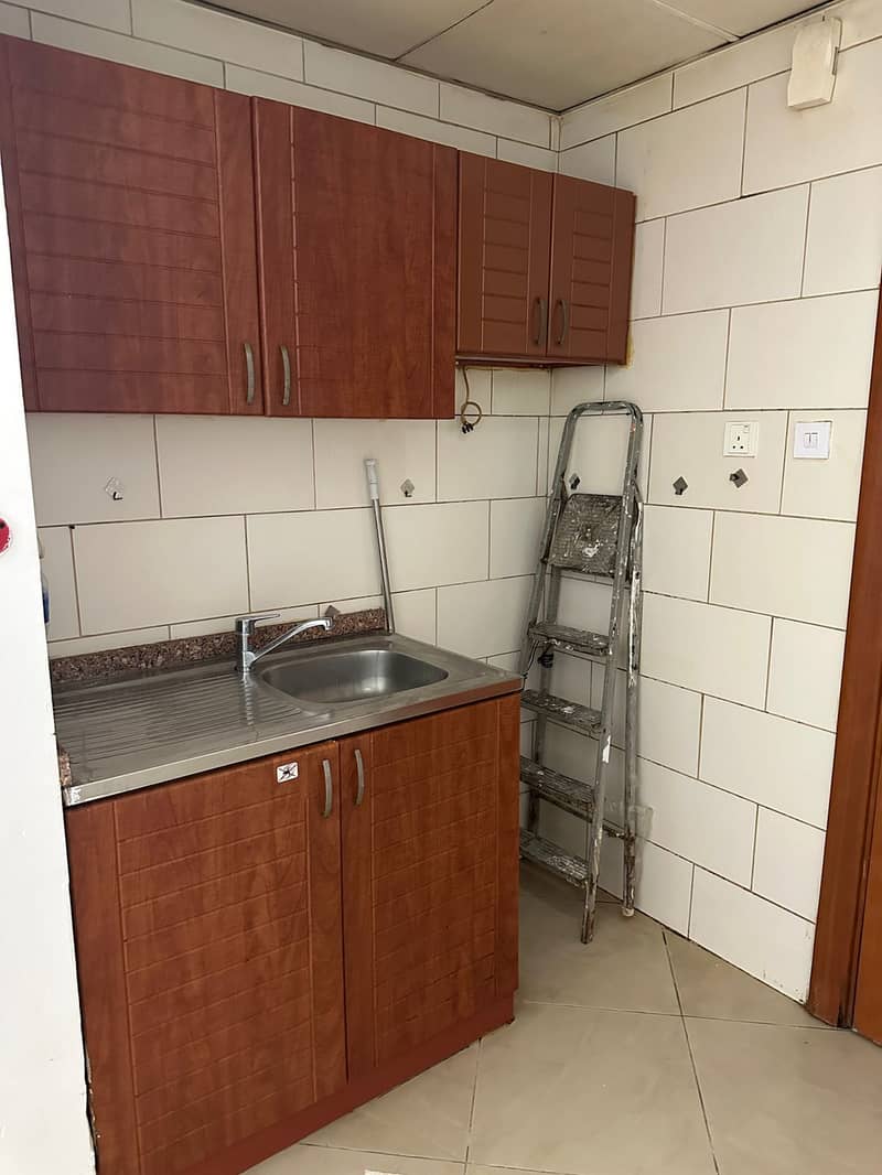 SHARJAH DUBAU BORDER A GOOD LOOKING STUDIO APARTMENT AVAILABLE IN ALYA