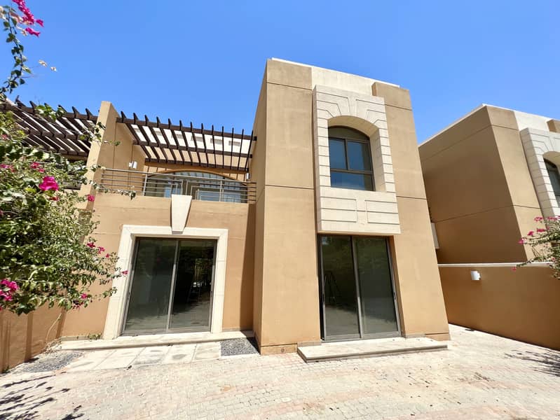 5 Master BHK with Garden, Beach Access, Community Club