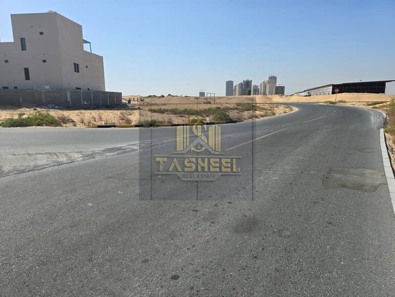 For sale, a residential and commercial land with an area of 3925 feet