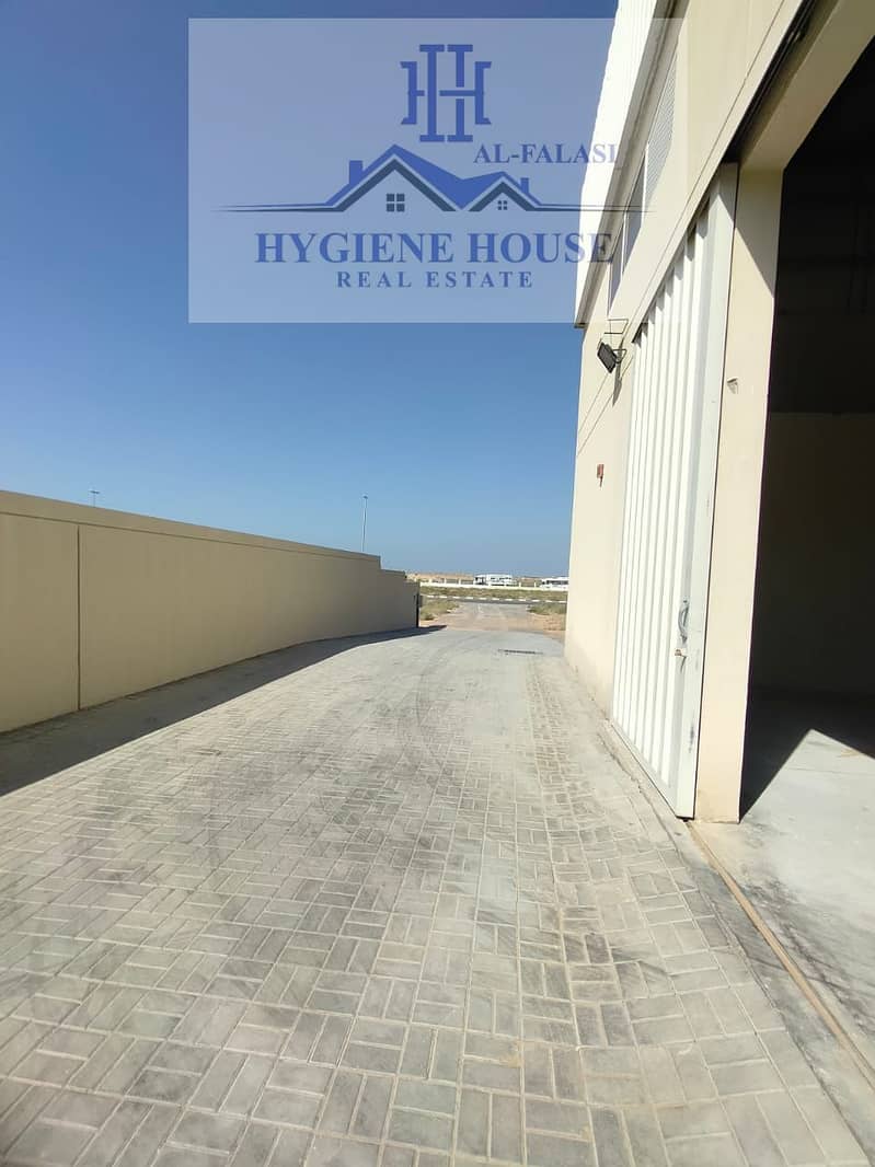 Warehouses for rent 3800 feet in Umm Al Quwain