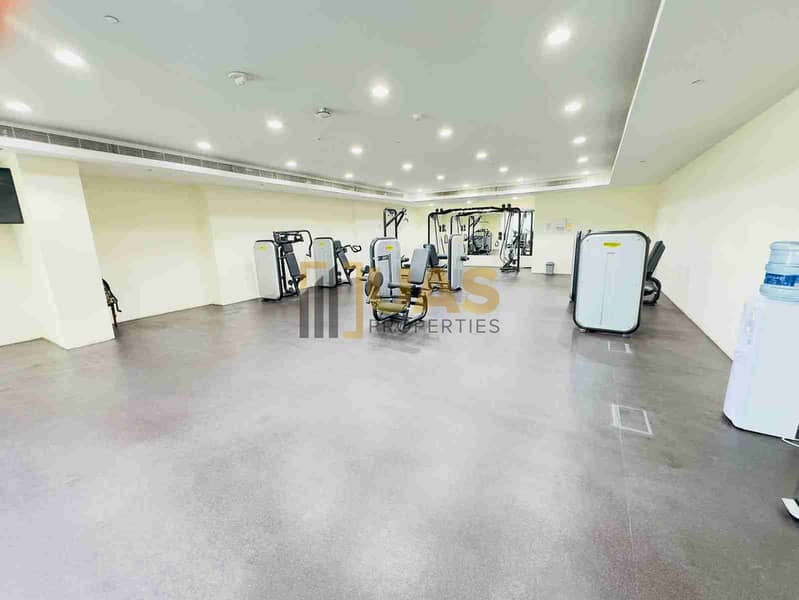 Spacious 1BHK Closed Kitchen Bright Apartment Pets Friendly