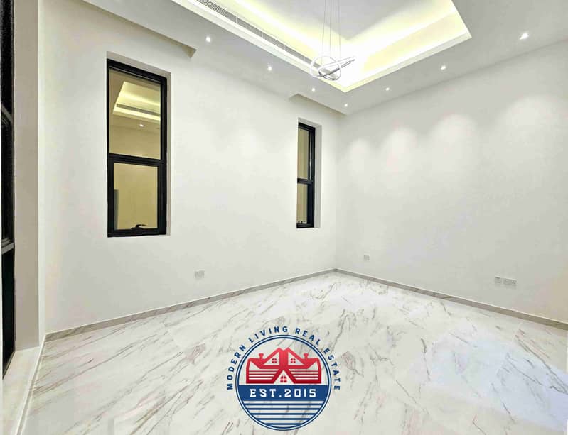 Super Deluxe 5 Master Bedrooms Dinning Room with Driver Room Close To