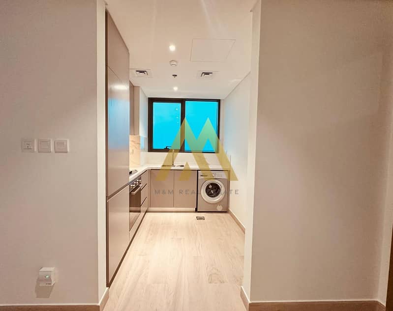 Ready to move Creek Harbour view Fully fitted kitchen