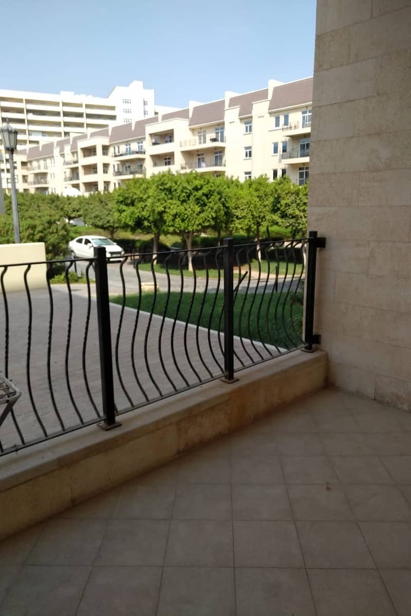 EXCLUSIVE / UNFURNISHED / VERY BIG STUDIO APARTMENT WITH STORE, BALCONY
