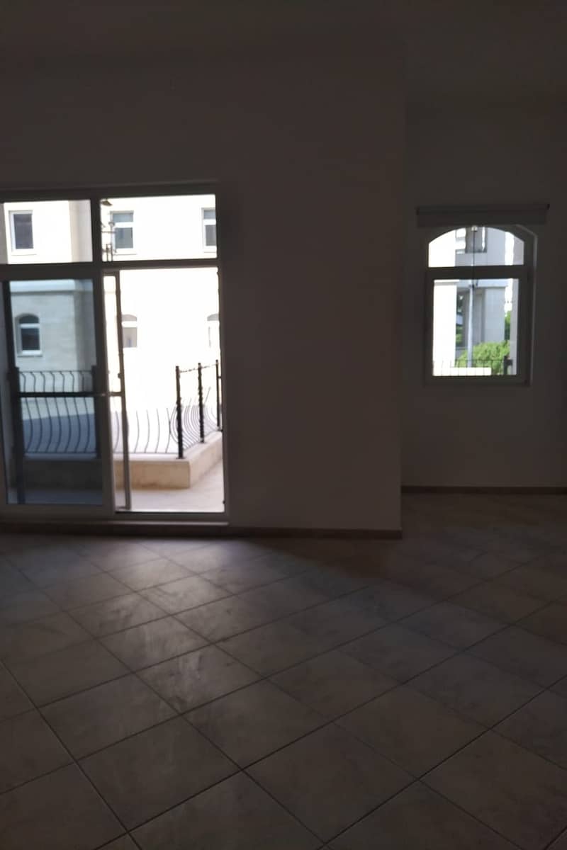 EXCLUSIVE / UNFURNISHED / VERY BIG STUDIO APARTMENT WITH STORE, BALCONY