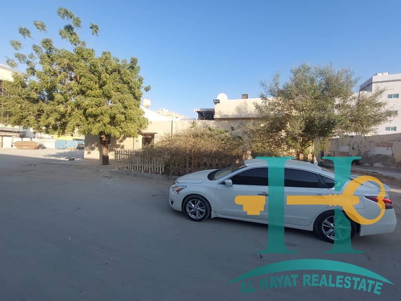 For sale Ajman Rashidiya 3 Arab house for sale consists of four