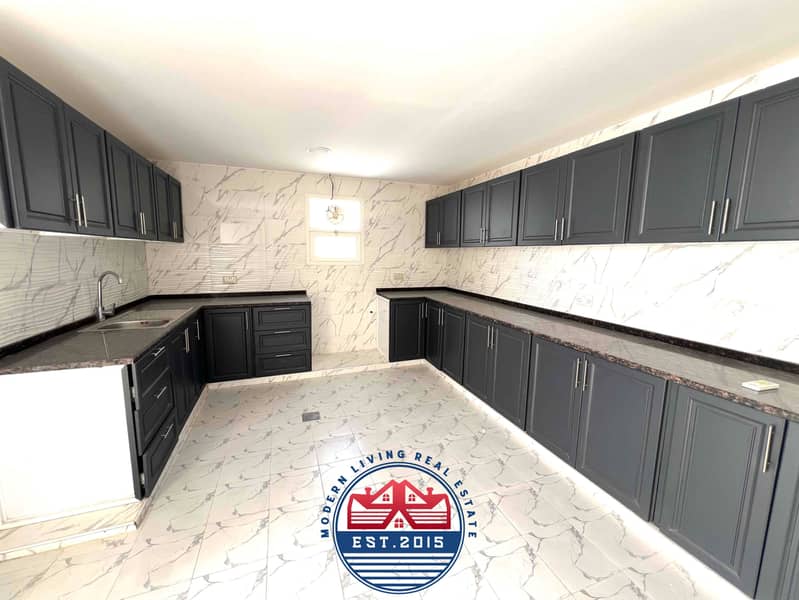 Outstanding 3 Bedrooms Townhouse (Mulhaq) with Private Entrance Front