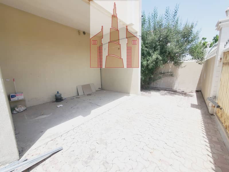 Like brand new villa 2 Hall Majlis maid room 2 kitchen parking