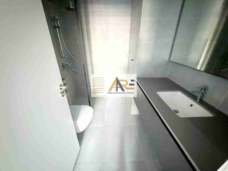 Brand new luxury 1bhk apartment at prime location in tiraz.