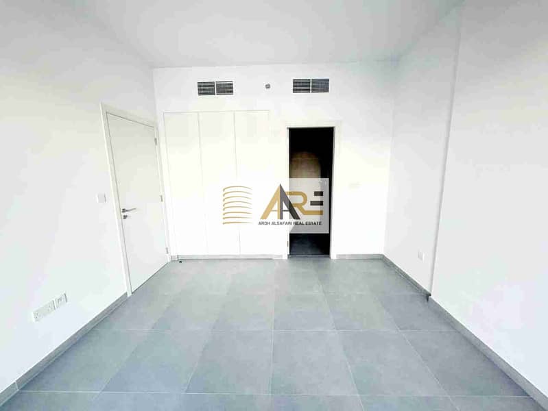 Brand new luxury 1bhk apartment at prime location in tiraz.