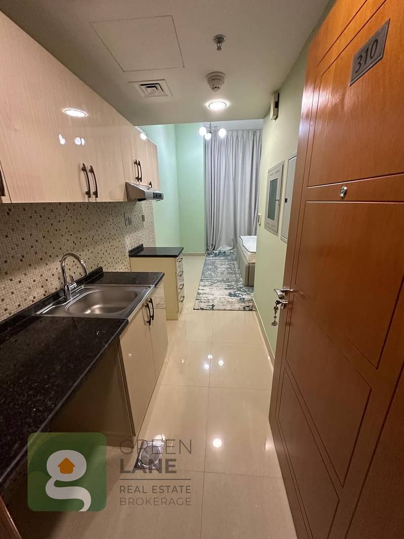 Studio Furnished Appliances + TV 3rd Floor Maintained