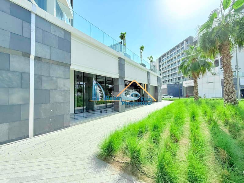 CORNER SHOP BLVD VIEW / PRIME LOCATION