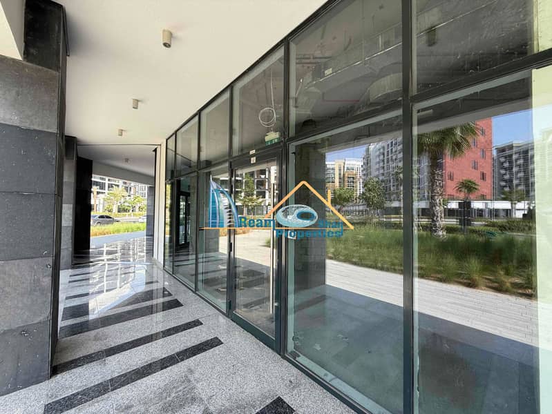 CORNER SHOP BLVD VIEW / PRIME LOCATION