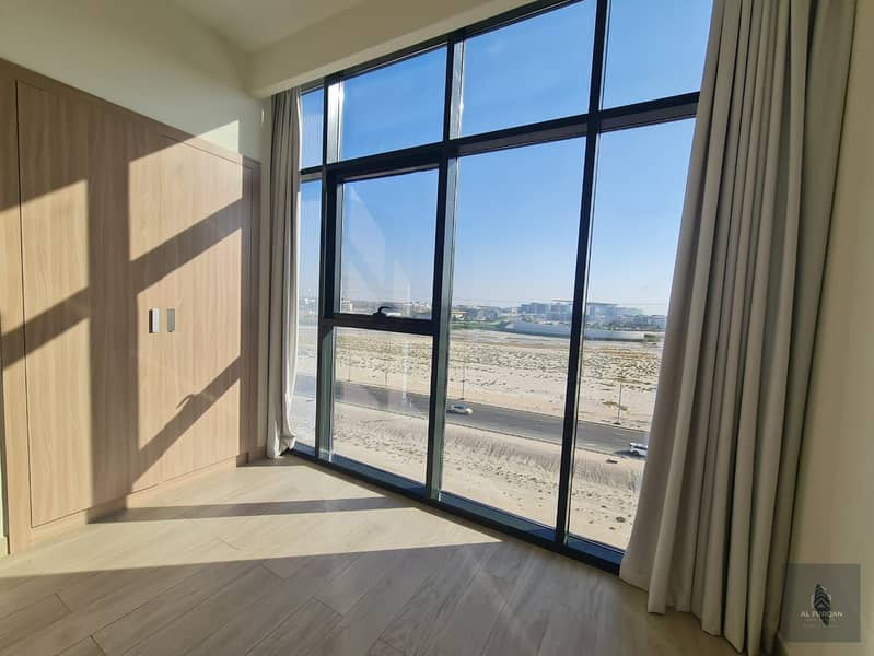 1 BHK, Chiller Free, Corner, Luxurious, Semi Furnished, Ready to Move