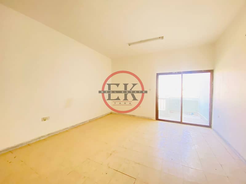 Duplex 5 Bedrooms Balcony Near Al Ain Hospital