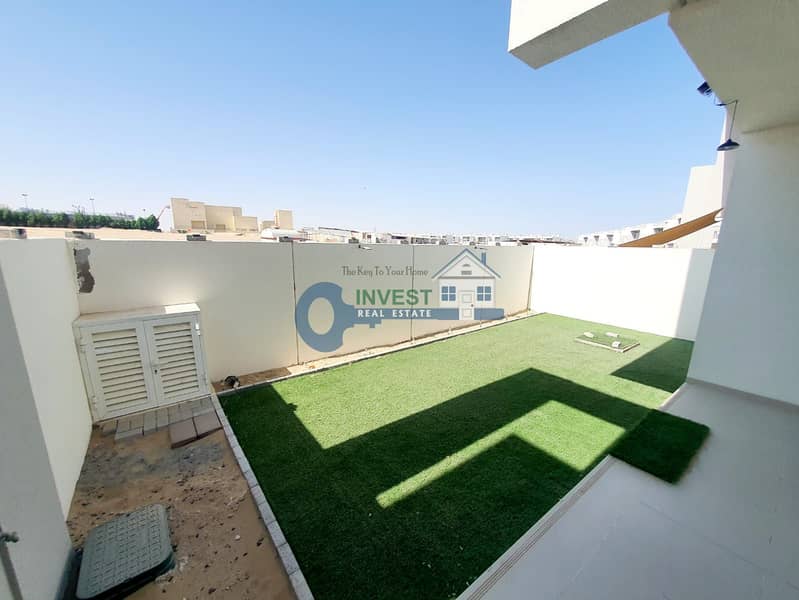 CORNER UNIT FURNISED VACANT IN AUGUST