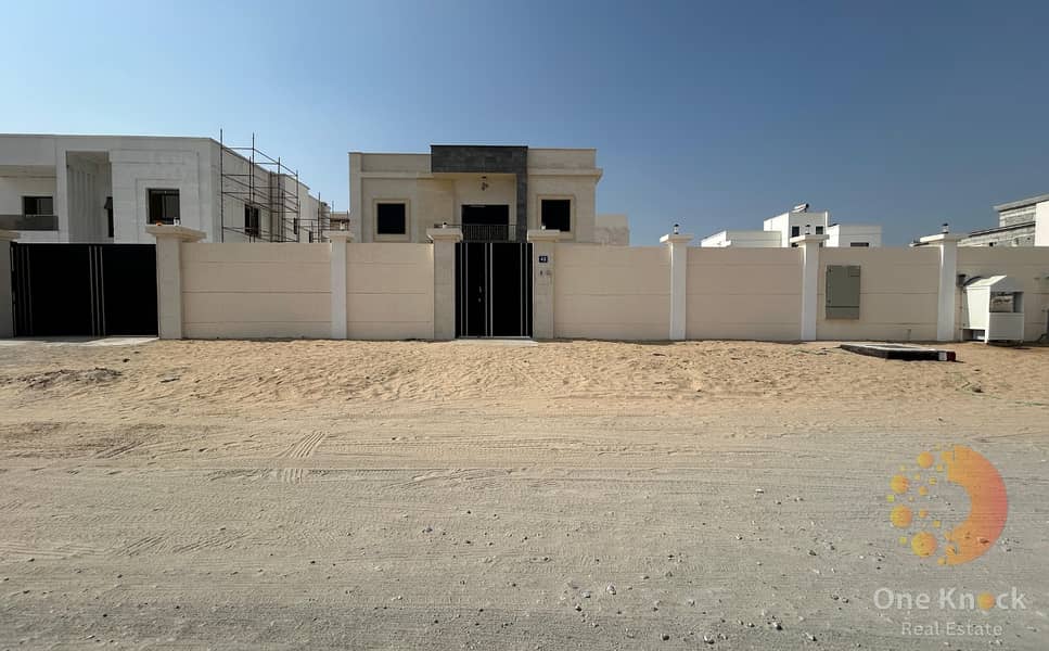 Private luxury villa Brand new Warqa 4