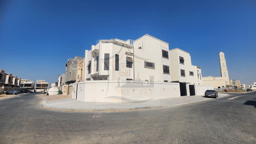 For sale, a corner villa, freehold, in installments, without down