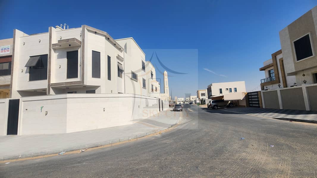 For sale, a corner villa, freehold, in installments, without down