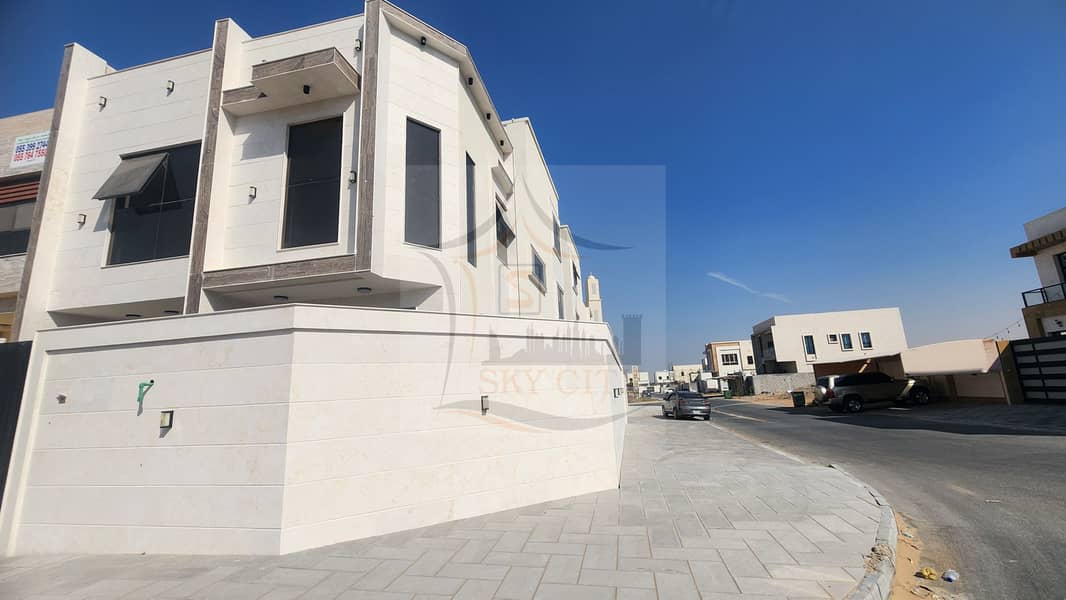 For sale, a corner villa, freehold, in installments, without down