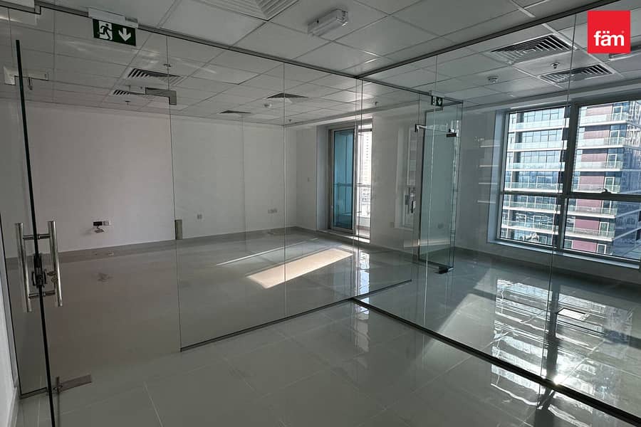 Vacant Partitioned Near to Metro New Fitout