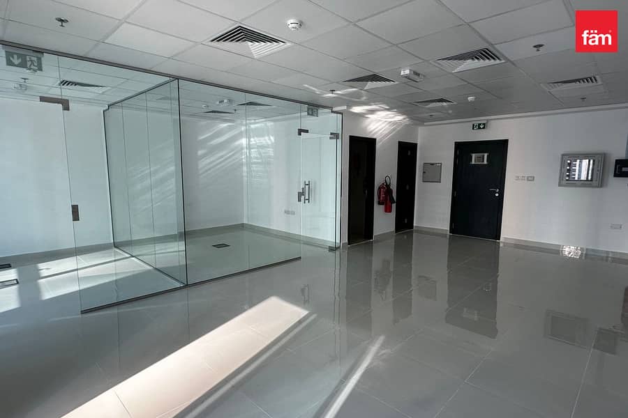 Vacant Partitioned Near to Metro New Fitout